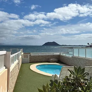 https://beach-front-villa.in-canary-islands.com